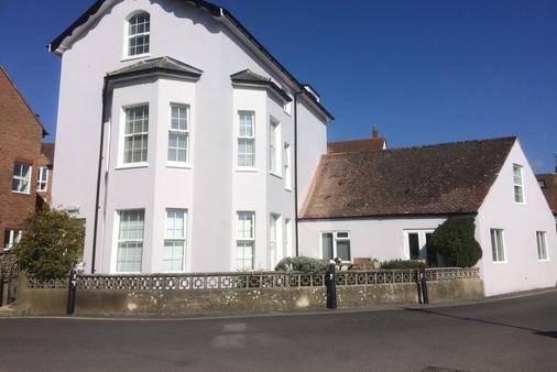 Arden House - Arundel - Building