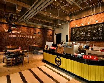 The Cherry Homes Hotel and Residence - באנדונג - מסעדה