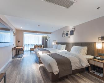 Home Inn Plus Chongqing Jiefangbei Pedestrian Street - צ'ונגקינג - חדר שינה