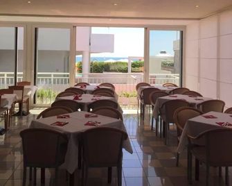 Hotel Terramare - جيسولو - مطعم