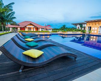 Brizantha Hotel Campestre - 比亞維森西奧 - 游泳池