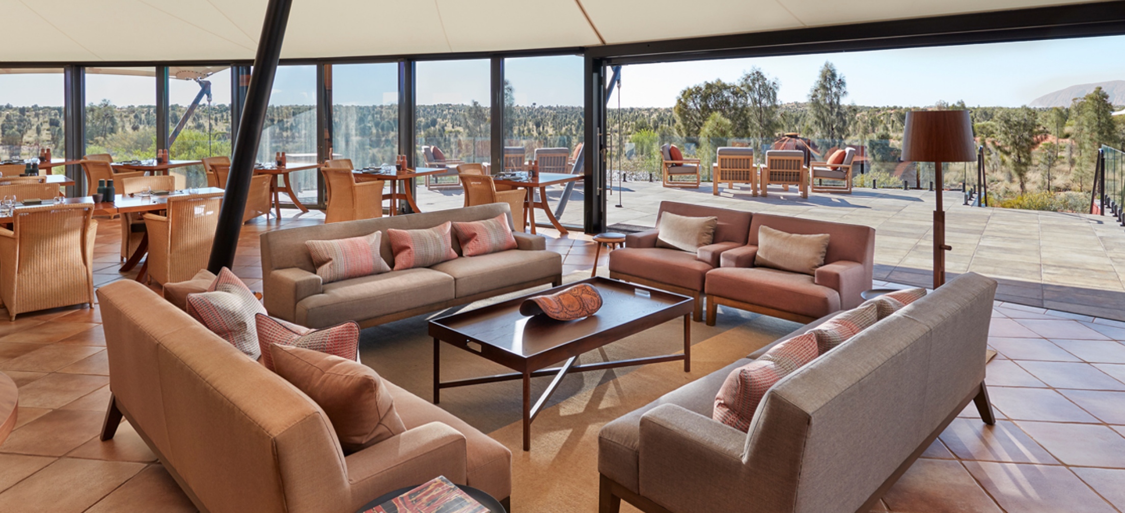 Longitude 131 - יולרה - טרקלין