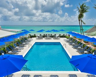 Butterfly Beach Hotel - Christchurch - בריכה