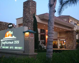 Tropicana Inn And Suites - Anaheim - Building