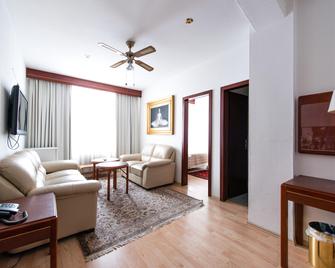 Ravel International - אופנבך אם מיין - סלון