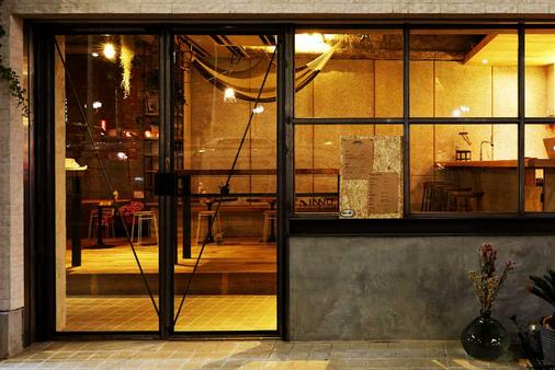 Inno Hostel & Pub Lounge Ueno - Tokyo - Building