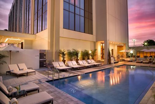 EB Hotel Miami - Miami Springs - Building