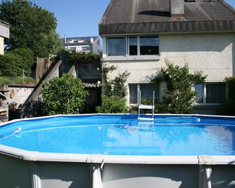 Bnb Vorderberg - Oberwil - Pool