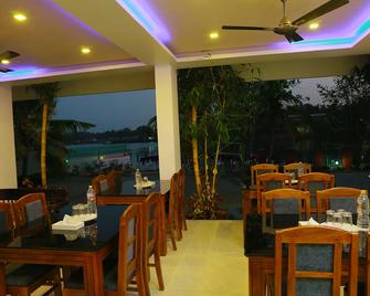 Global Backwater Resort - Kollam - Comedor
