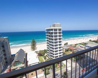 Carrington Court Apartments - Main Beach - Balcon