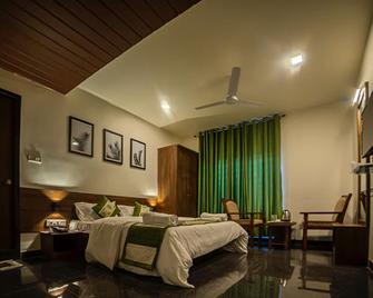 Hotel Clove - Bijapur - Bedroom