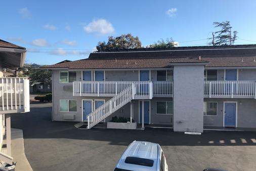 Pacific Inn - Monterey - Building