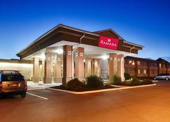 Ramada by Wyndham East Syracuse Carrier Circle - Syracuse - Rakennus