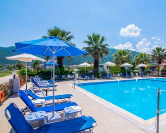 Rihios Hotel - Stavros - Piscina