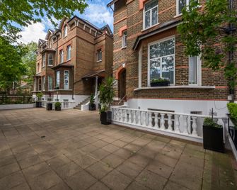 Adria Hotel - London - Building