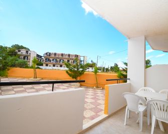 Vanessa Hotel - Kalamaki - Balcony