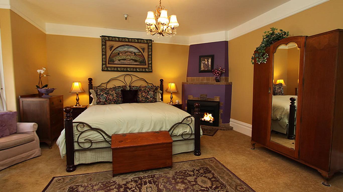 Hennessey House Bed And Breakfast