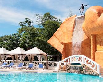 Bosque Hotel - Melgar - Zwembad