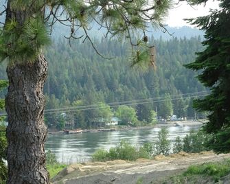 Eagle's Nest Motel - Priest River - Outdoors view