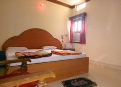 Mohit Paying Guest House - Varanasi - Bedroom