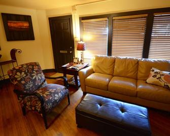 The Palmer's Guest House - The Great Getaway In Central San Marcos - San Marcos - Sala de estar
