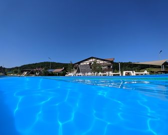 Vama54 Family Resort&spa - Vama Buzăului - Piscina