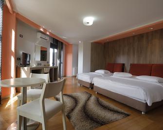 Hotel 1 Maji - Pogradec - Habitación