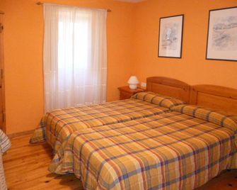 Hostal Betelu - Arriba - Habitación