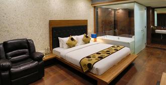 Grand Kailash Hotel - Aurangabad - Bedroom