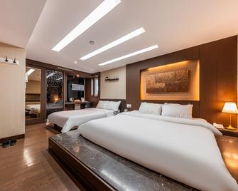 Friendly DH Naissance Hotel by Mindrum Group - סיאול - חדר שינה
