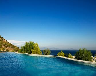 ميتسيس فاميلي فيليدج - Kardamena - حوض السباحة