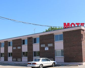Kirkfield Motor Hotel & Club 3D - Winnipeg - Building