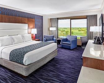 Mystic Lake Casino Hotel - Prior Lake - Bedroom