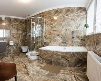 Hotel Europejski - Nysa - Bathroom