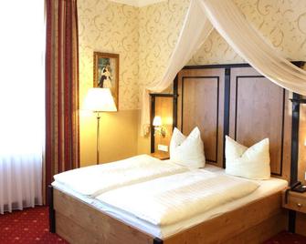 Alte Landratsvilla Hotel Bender - Westerburg - Bedroom