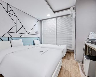Hotel Bridge - Seoul - Bedroom