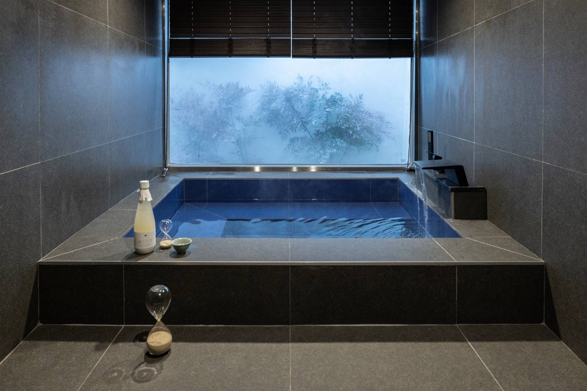 هوت ل جاك إنسادونج باي آنك