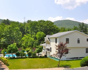 Green Acre Motel - Lake George - Outdoors view