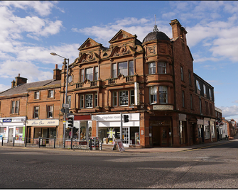 The Corner House Hotel - Annan - Building
