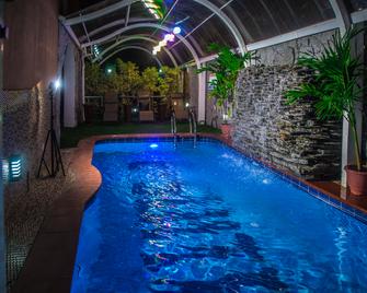 E-Suite Hotel - Abuja - Pool