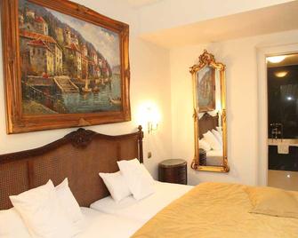 St. George Residence All Suite Hotel Deluxe - Budapest - Bedroom