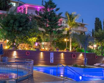 Koukounaria Hotel & Suites - Zakynthos - Pool