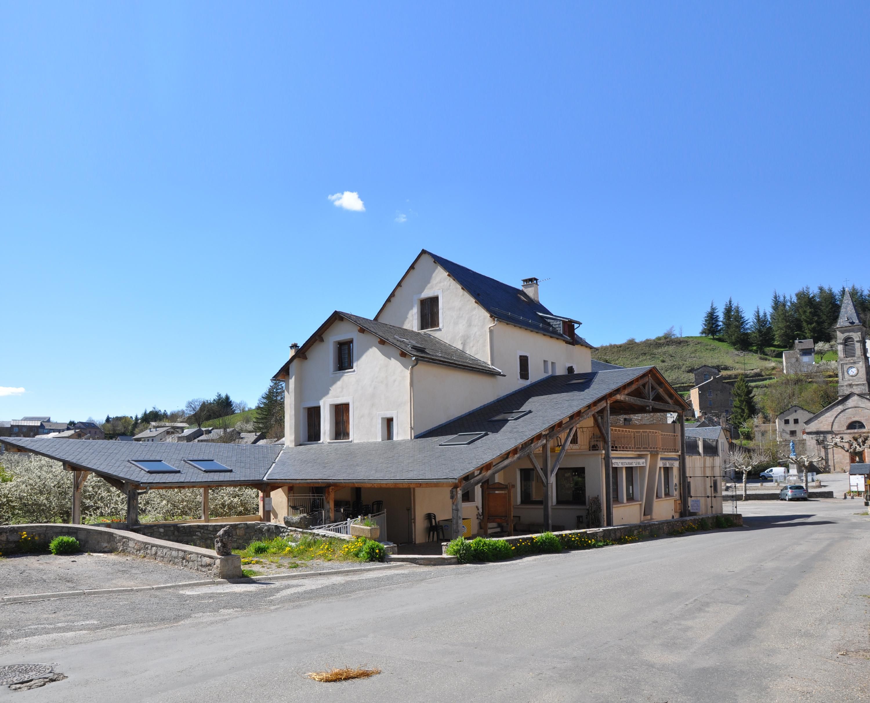 Hôtel Le Bel Air - Lanuéjols - Building