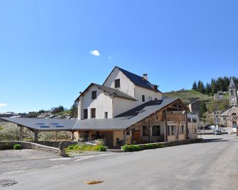Hôtel Le Bel Air - Lanuéjols - Building