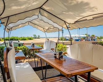 Marina Palace Hotel 4 stelle S - קאורלה - מרפסת
