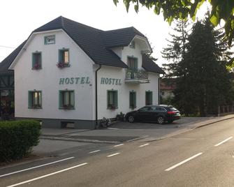 Hostel Mama's House - Cerklje na Gorenjskem - Building