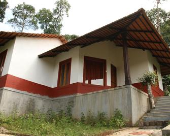 The Kaduhithlu - Sakleshpur - Edificio