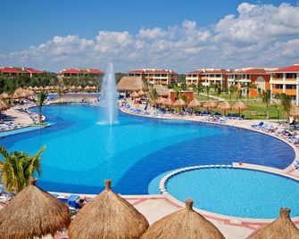 Bahia Principe Grand Coba - אקומל - בניין