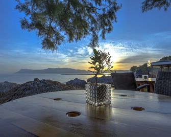 Maria Beach Hotel - Kissamos - Outdoors view