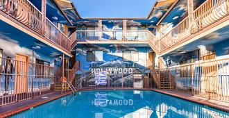 Hollywood Inn Express North - Los Angeles - Bể bơi